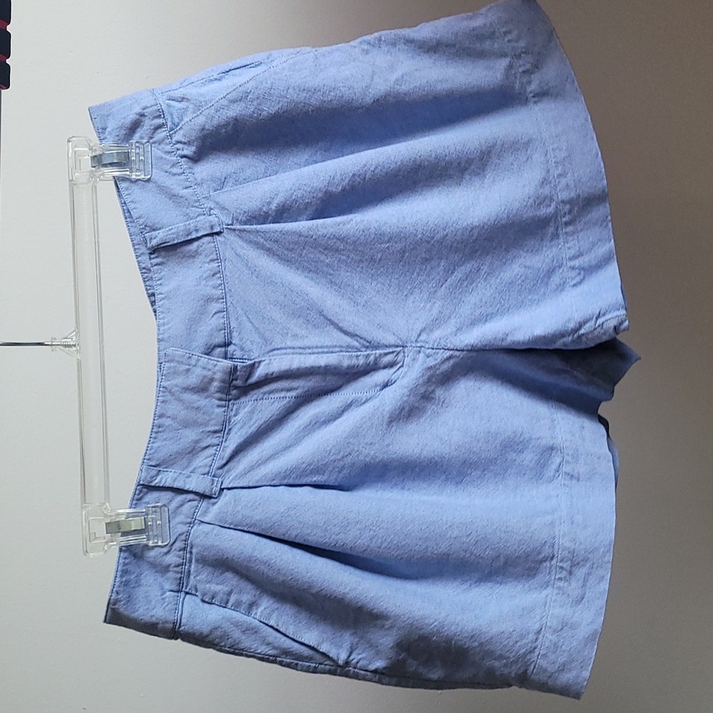 Vineyard Vine Women's Blue pleated Shorts, Size 8